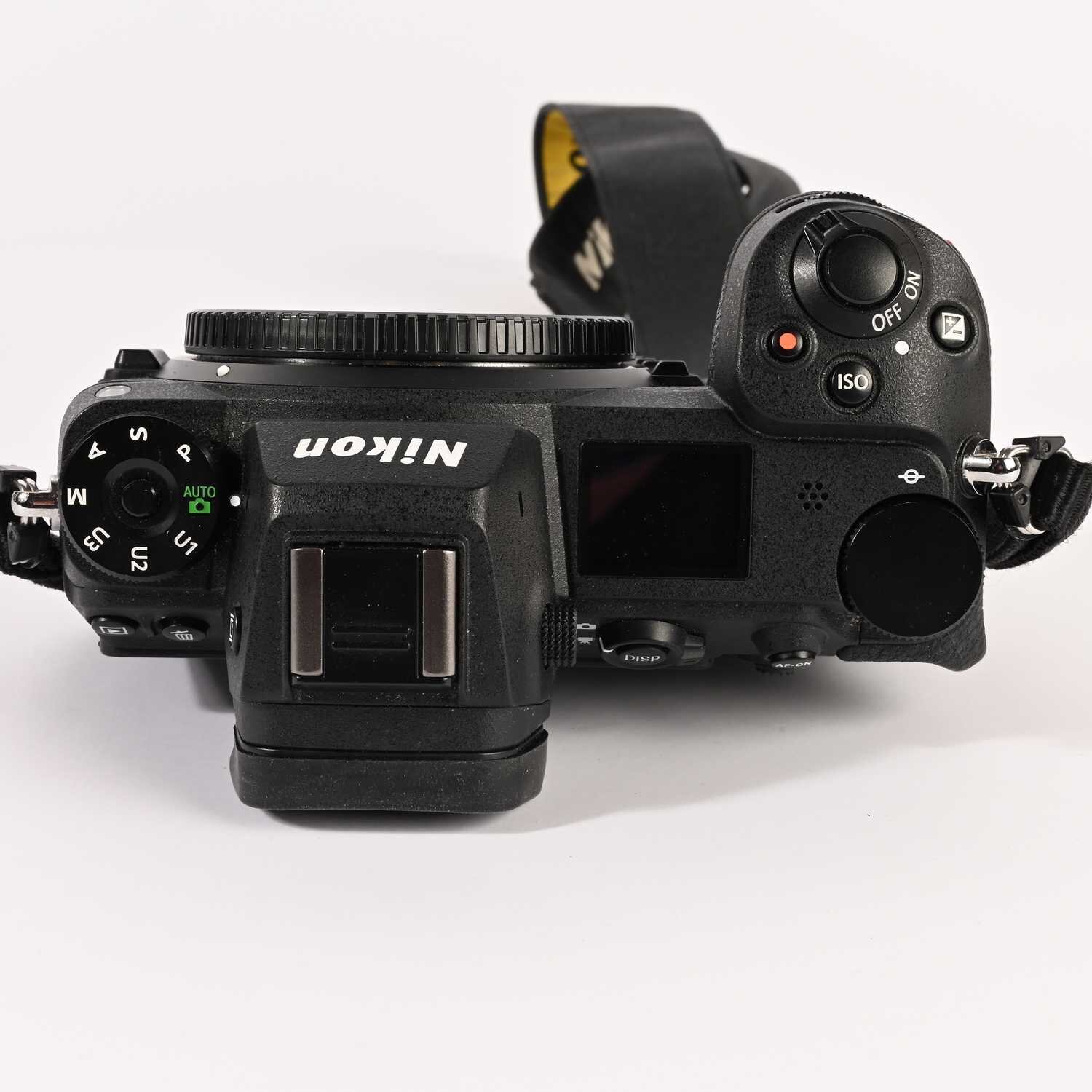 Nikon Z 7II Kit 24-70mm f4.0 Spiegellose Systemkamera 45,7MP bis 5000 Auslösungen