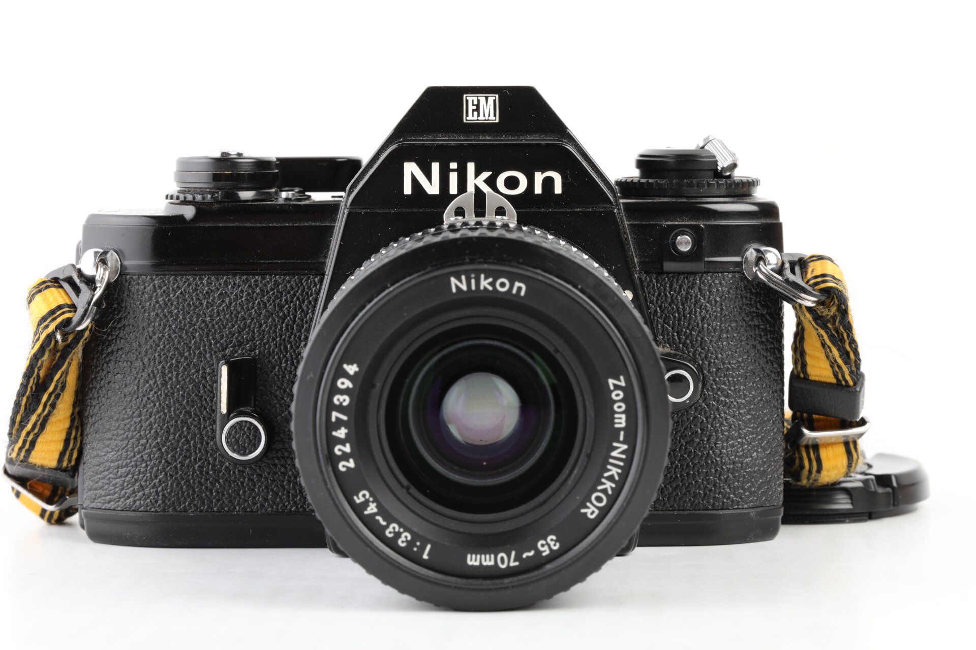 Nikon EM mit AIS Nikkor 35-70mm 3,3-4,5