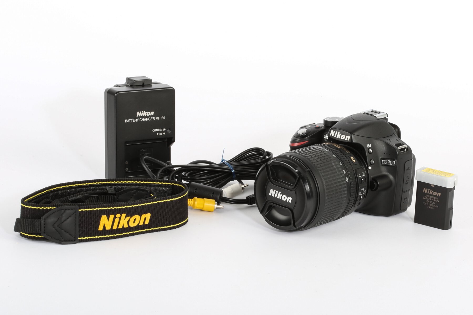 Nikon D3200 Nikon AF-S Nikkor 18-105mm 3,5-5,6G ED VR