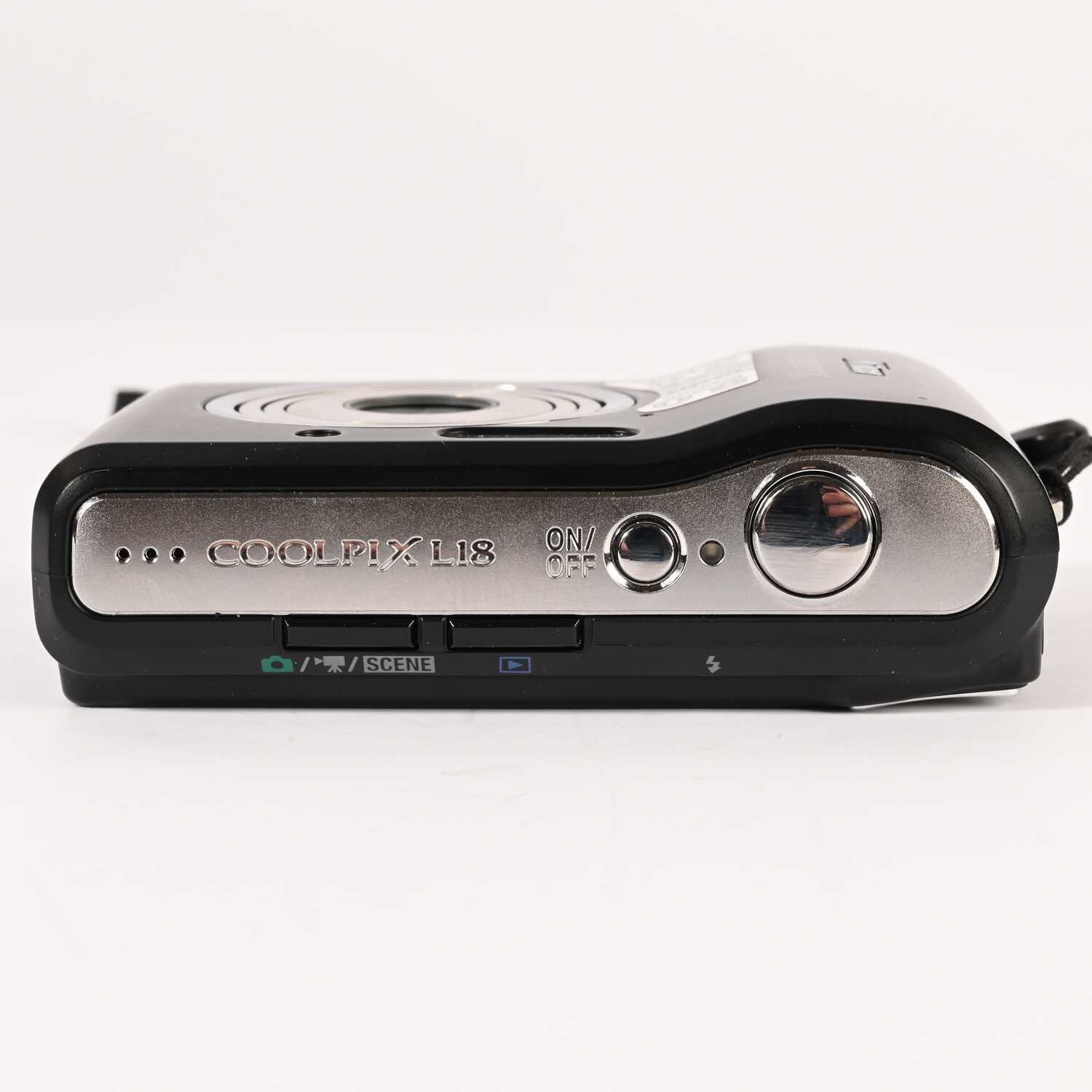 Nikon Coolpix L18 8.0MP Digitalkamera