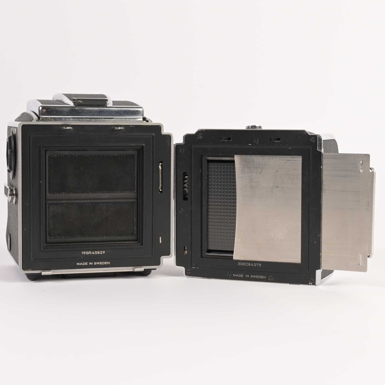 Hasselblad 503CW chrome 3010243 + CFi 2,8/80mm Planar + A12 Magazin