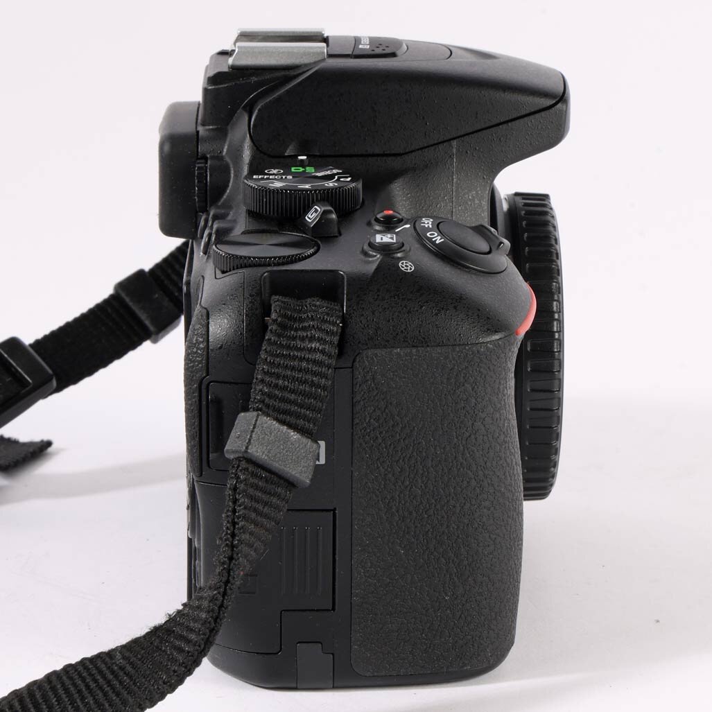 Nikon D5600 24 MP DSLR 2 5600 Auslösungen