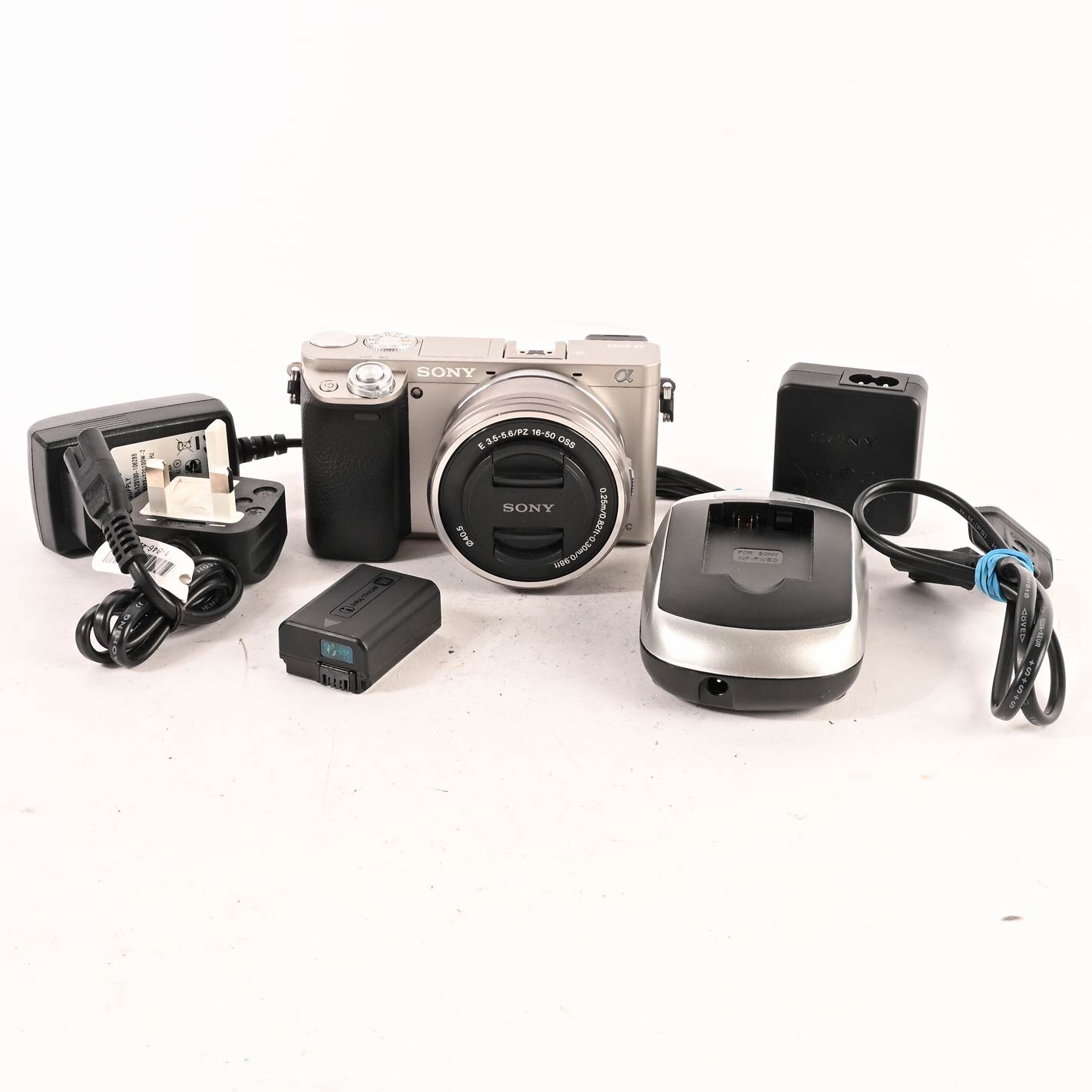 Sony Alpha 6000 24,3 MP 16-50mm F3.8-5.6 Kit Objektiv Silber