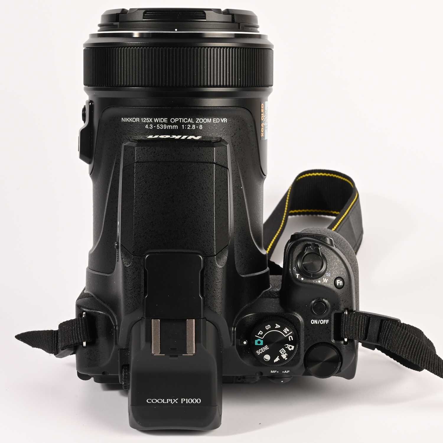 Nikon Coolpix P1000 16MP 125x opt. Megazoom 3.2 Zoll RGBW Display Digitalkamera schwarz 4K