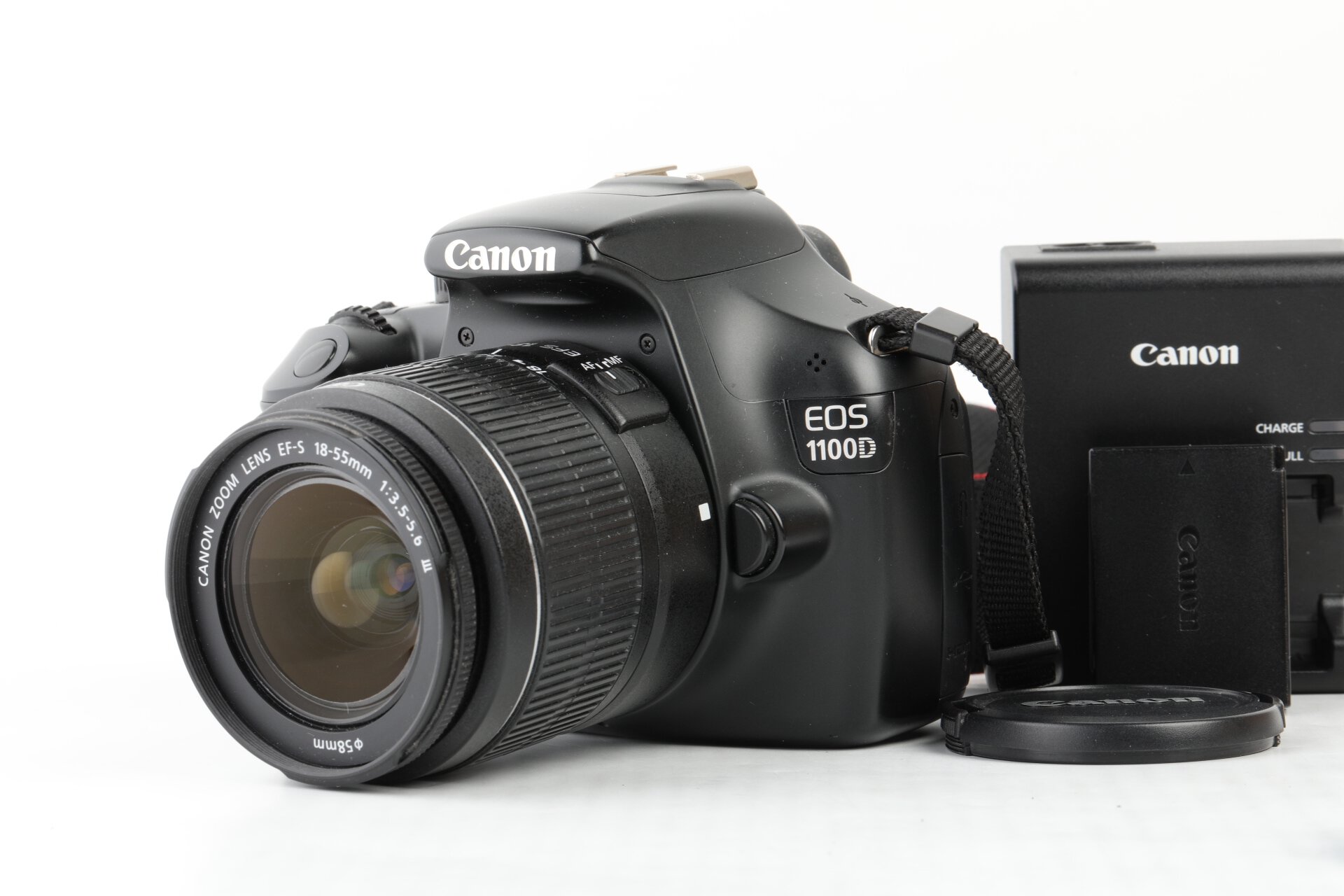 Canon EOS 1100D Gehäuse + EF-S 18-55mm 3,5-5,6 III ca. 9300 Auslösungen