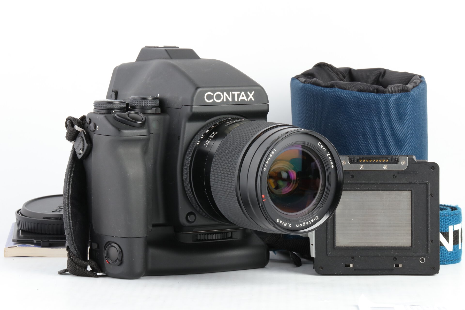 Contax 645 + Carl Zeiss Distagon 2,8/45mm T* + MF-1 Prismensucher + MP-1 Batteriegriff +2x MFB-1 Magazin