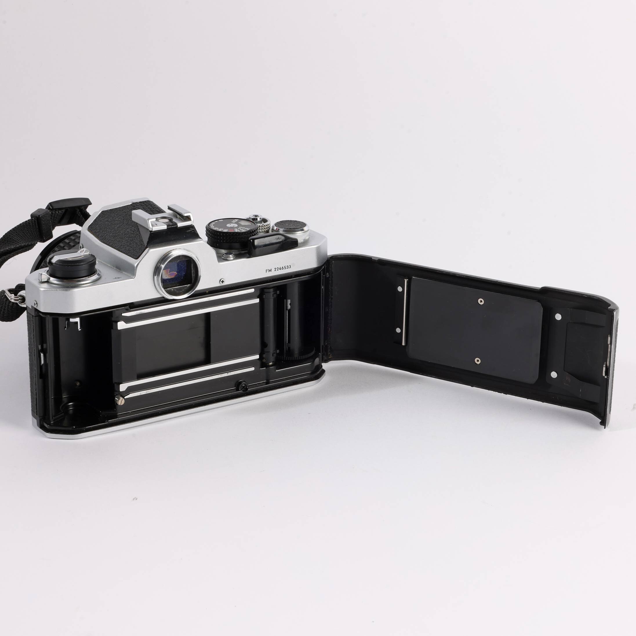 Nikon FM Analog Spiegelreflex Nikkor 2/50 mm