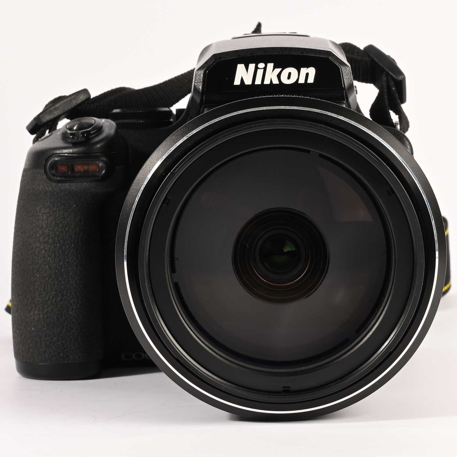 Nikon Coolpix P1000 16MP 125x opt. Megazoom 3.2 Zoll RGBW Display Digitalkamera schwarz 4K