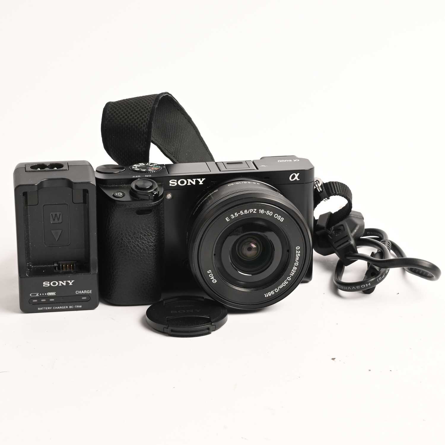 Sony Alpha 6000 24,3MP 16-50mm f/3,5-5,6 13000 Auslösung