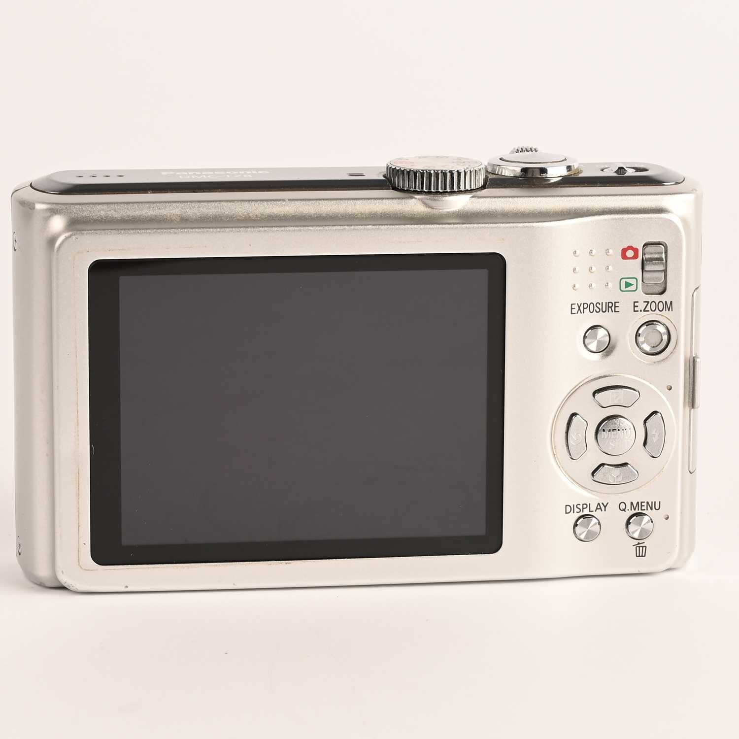 Panasonic Lumix DMC-TZ8 12.1MP silber Digitalkamera