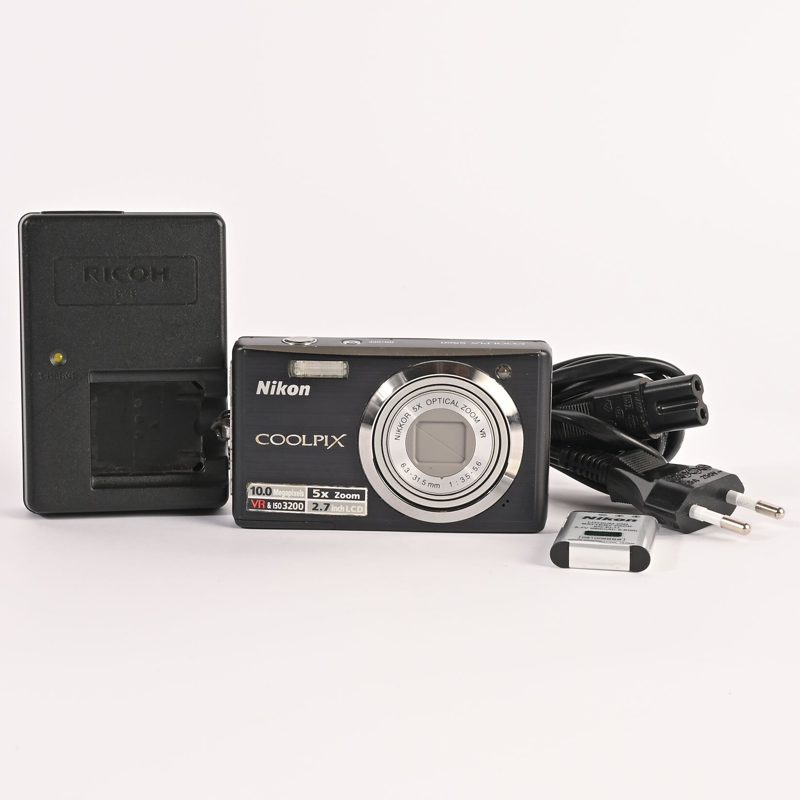 Nikon Coolpix S560 Nikkor 5x Zoom VR Digitalkamera 6.3-31.5mm 10MP