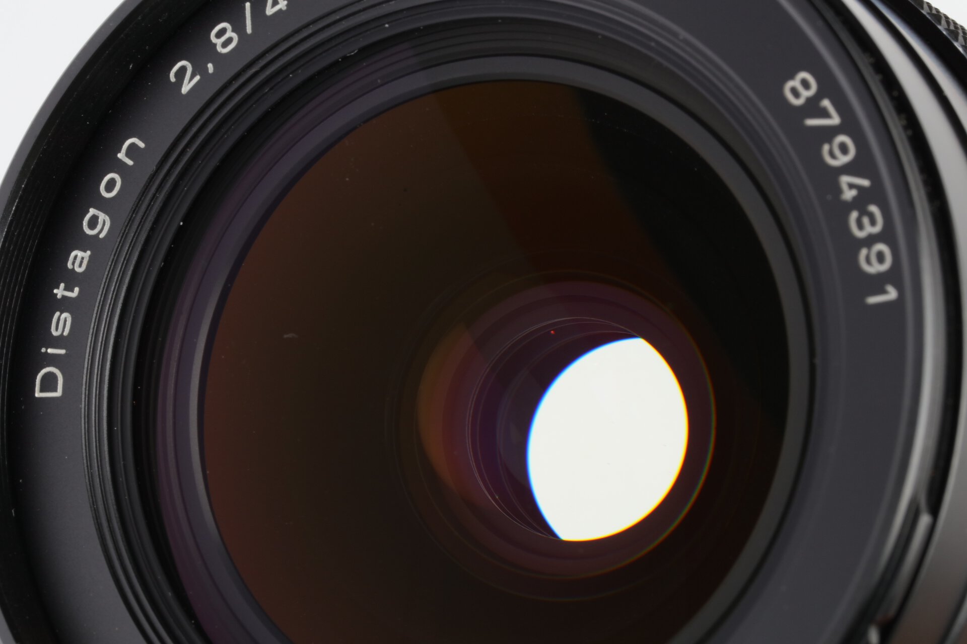 Contax 645 + Carl Zeiss Distagon 2,8/45mm T* + MF-1 Prismensucher + MP-1 Batteriegriff +2x MFB-1 Magazin