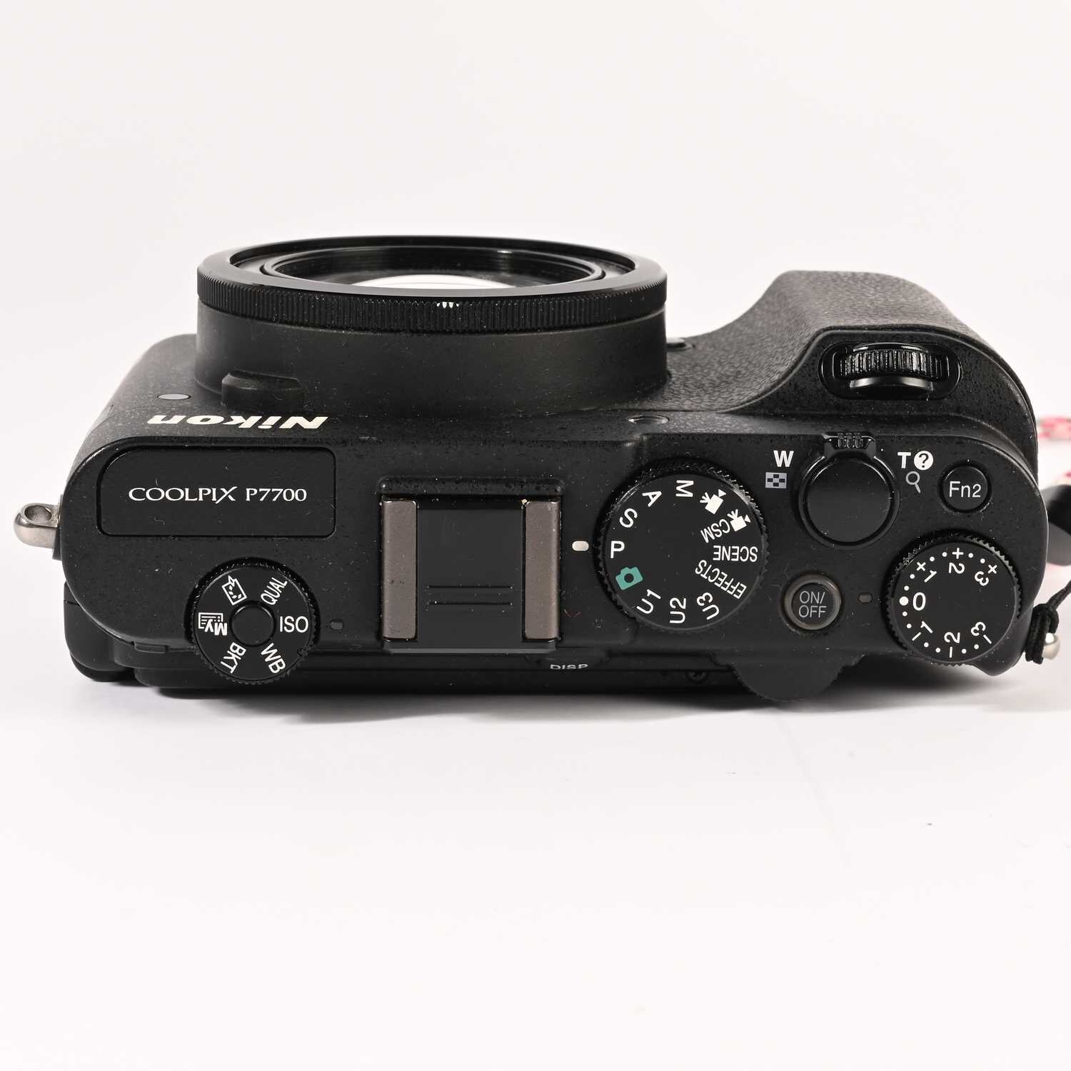 Nikon Coolpix P7700 Nikkor 7,1X wide optical zoom ED VR 6,0-42,8mm