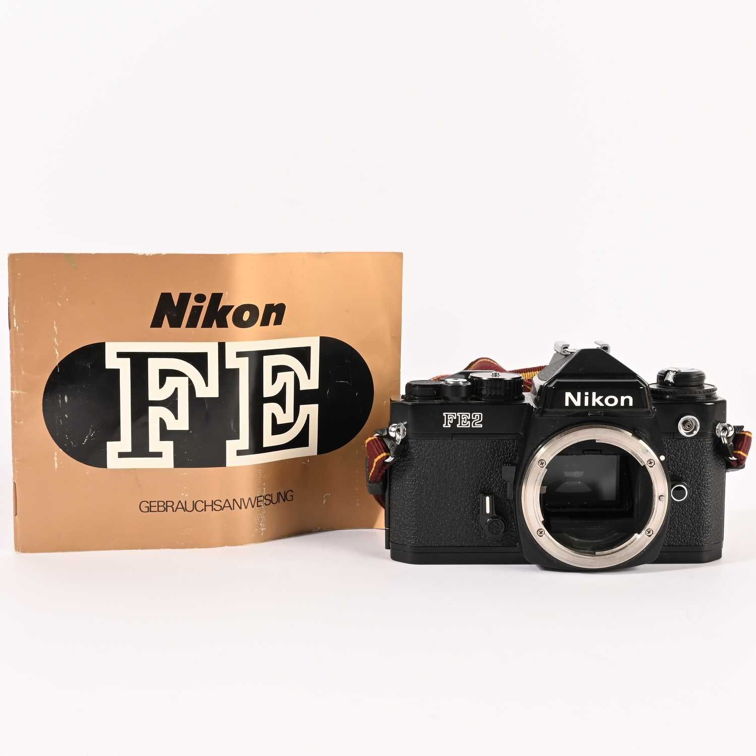 NIKON FE2 analoge Spiegelreflexkamera  schwarz 35 mm