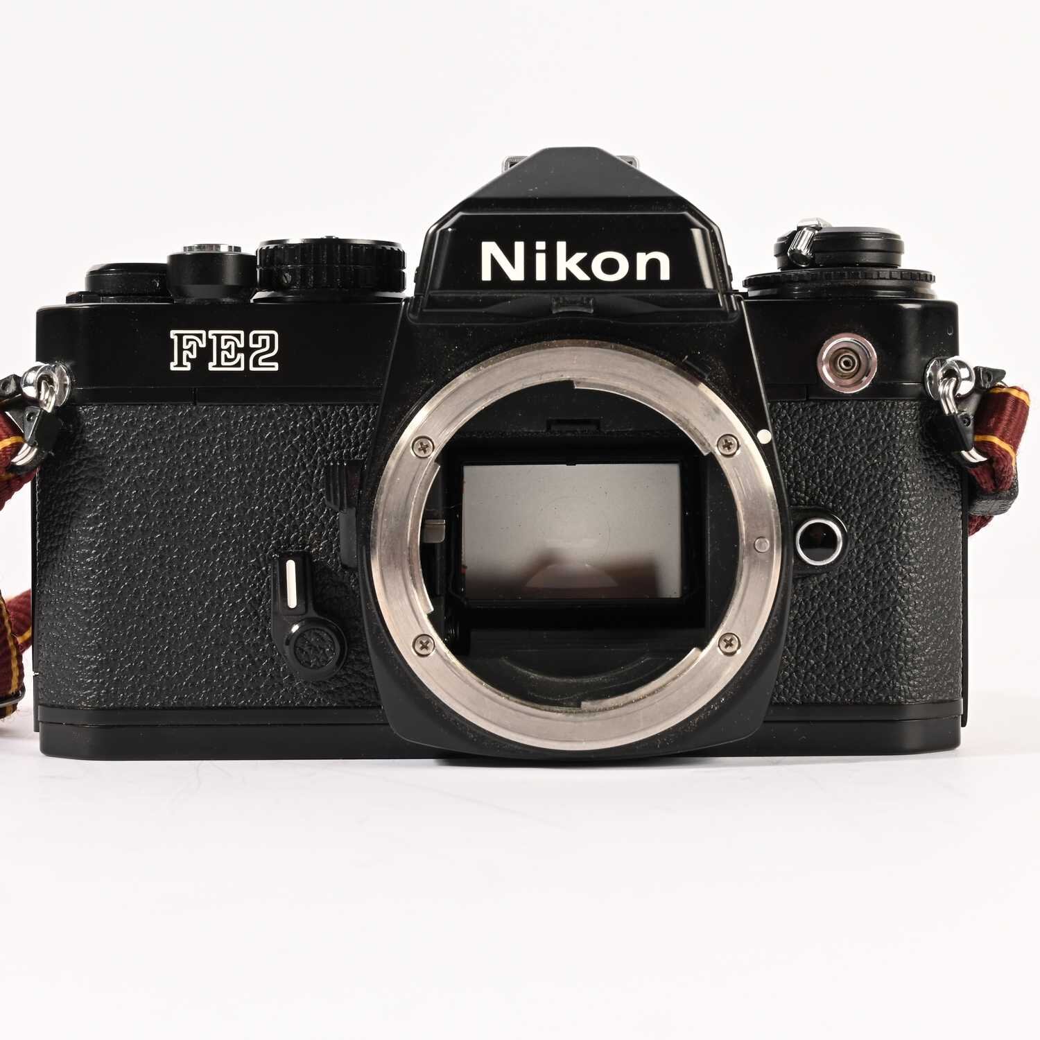 NIKON FE2 analoge Spiegelreflexkamera  schwarz 35 mm