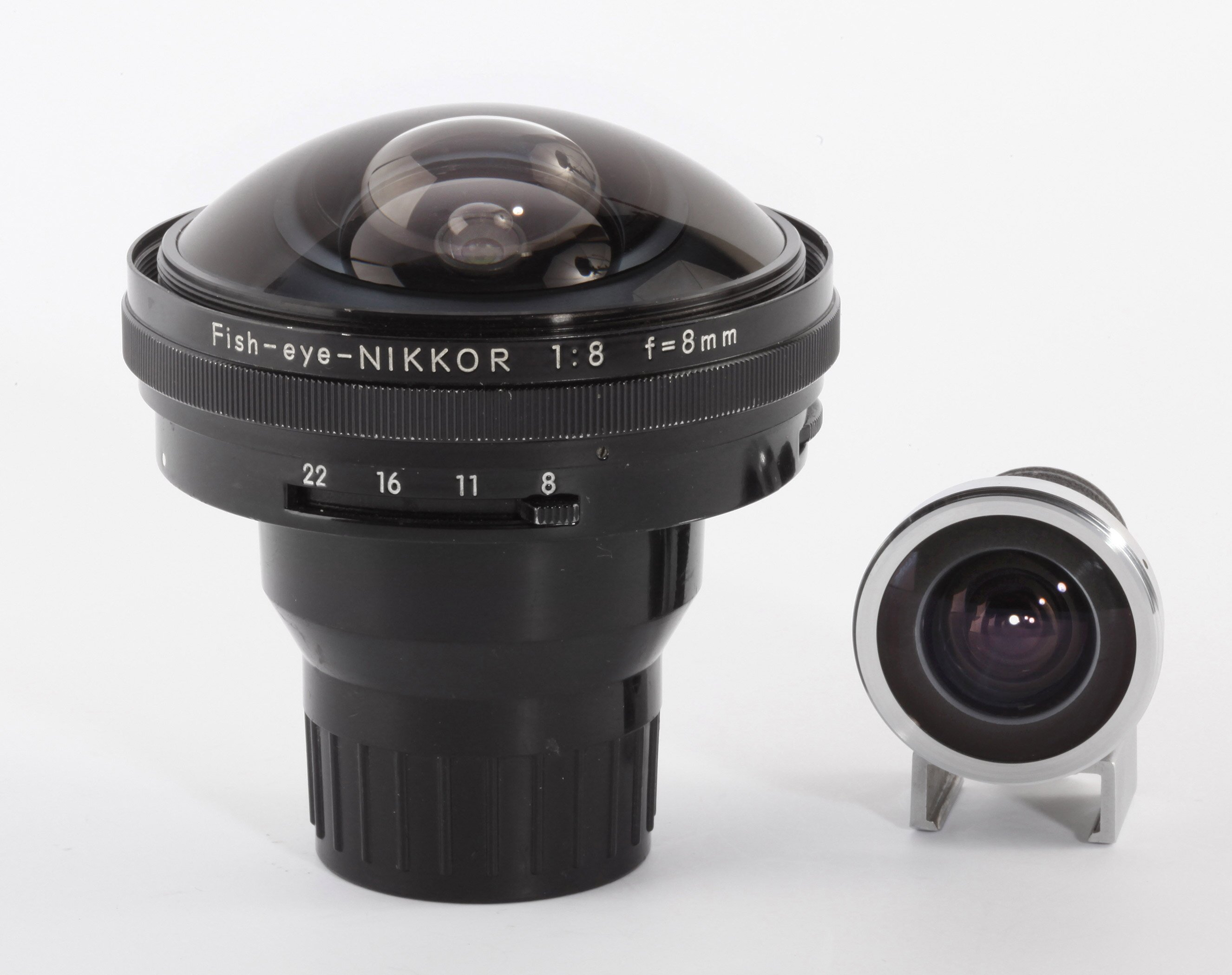 Nippon Kogaku Fish-eye-NIKKOR 8/8mm + Sucher