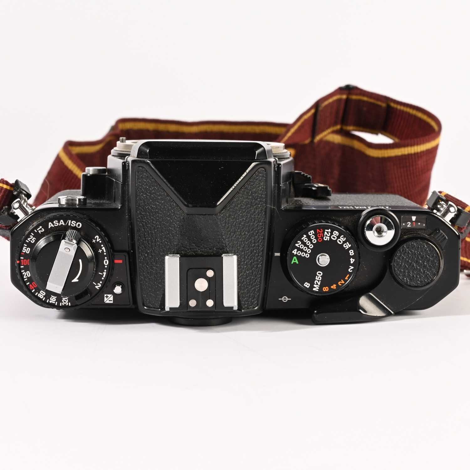 NIKON FE2 analoge Spiegelreflexkamera  schwarz 35 mm