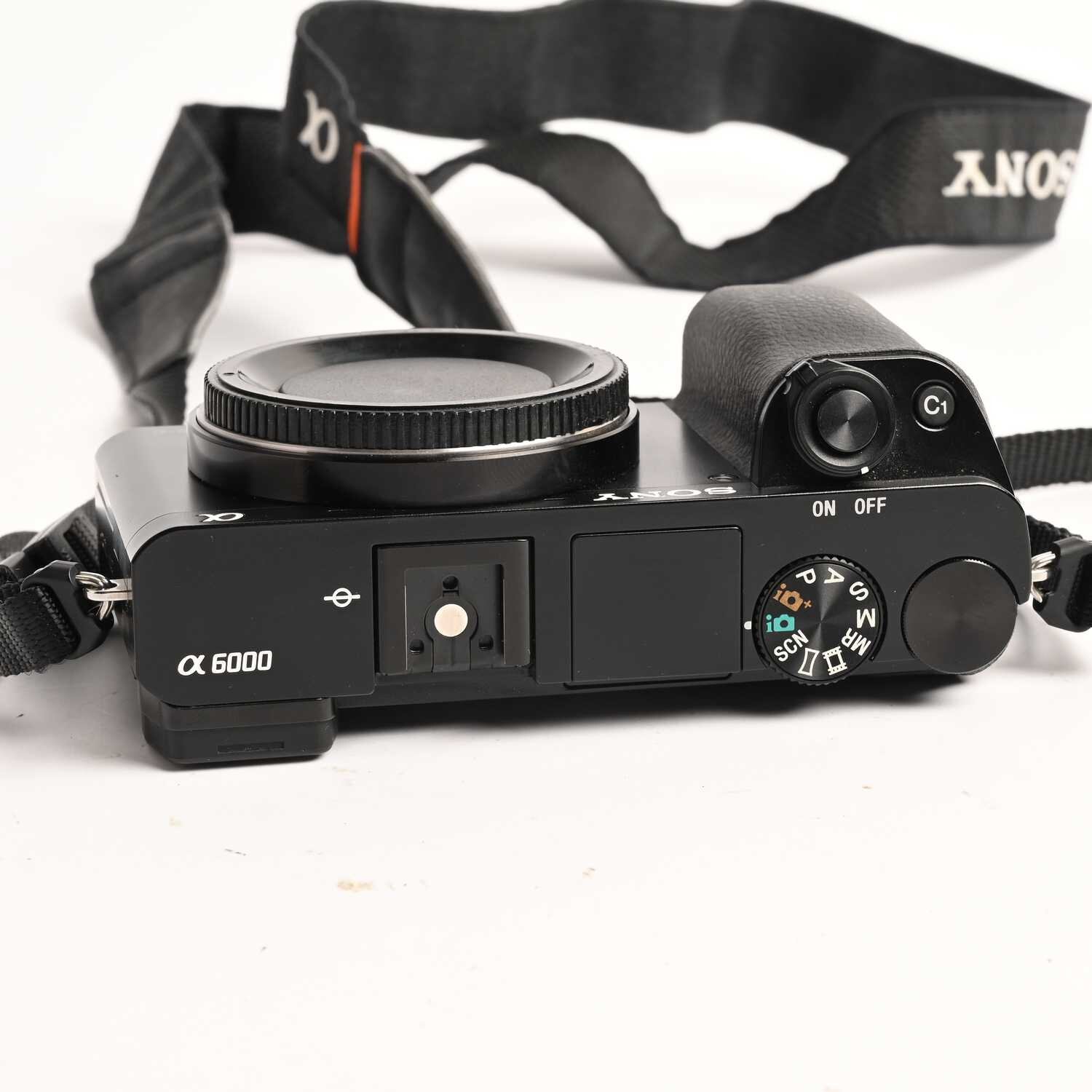 Sony Alpha ILCE-6000 24.3 MP Digitalkamera body schwarz