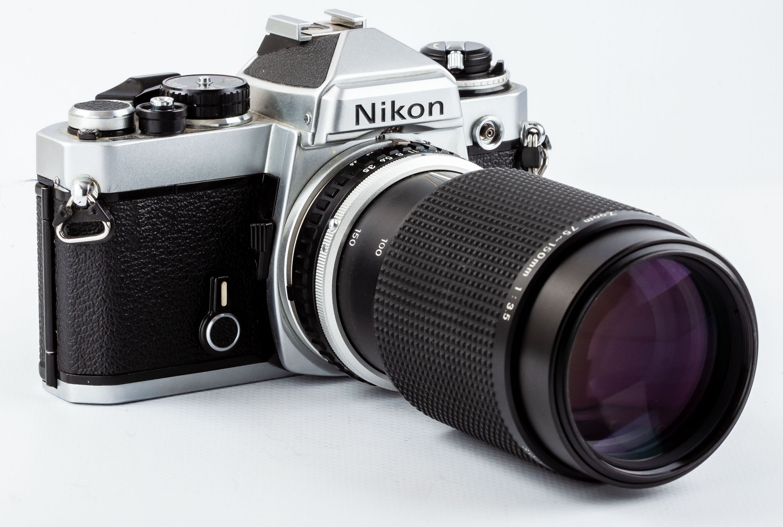 Nikon FE Gehäuse Nikon Zoom 75-150mm