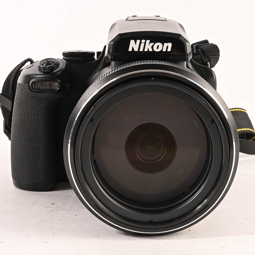 Nikon COOLPIX P1000 16MP 125x optischer Zoom 24-3000 f/2.8 Digitalkamera