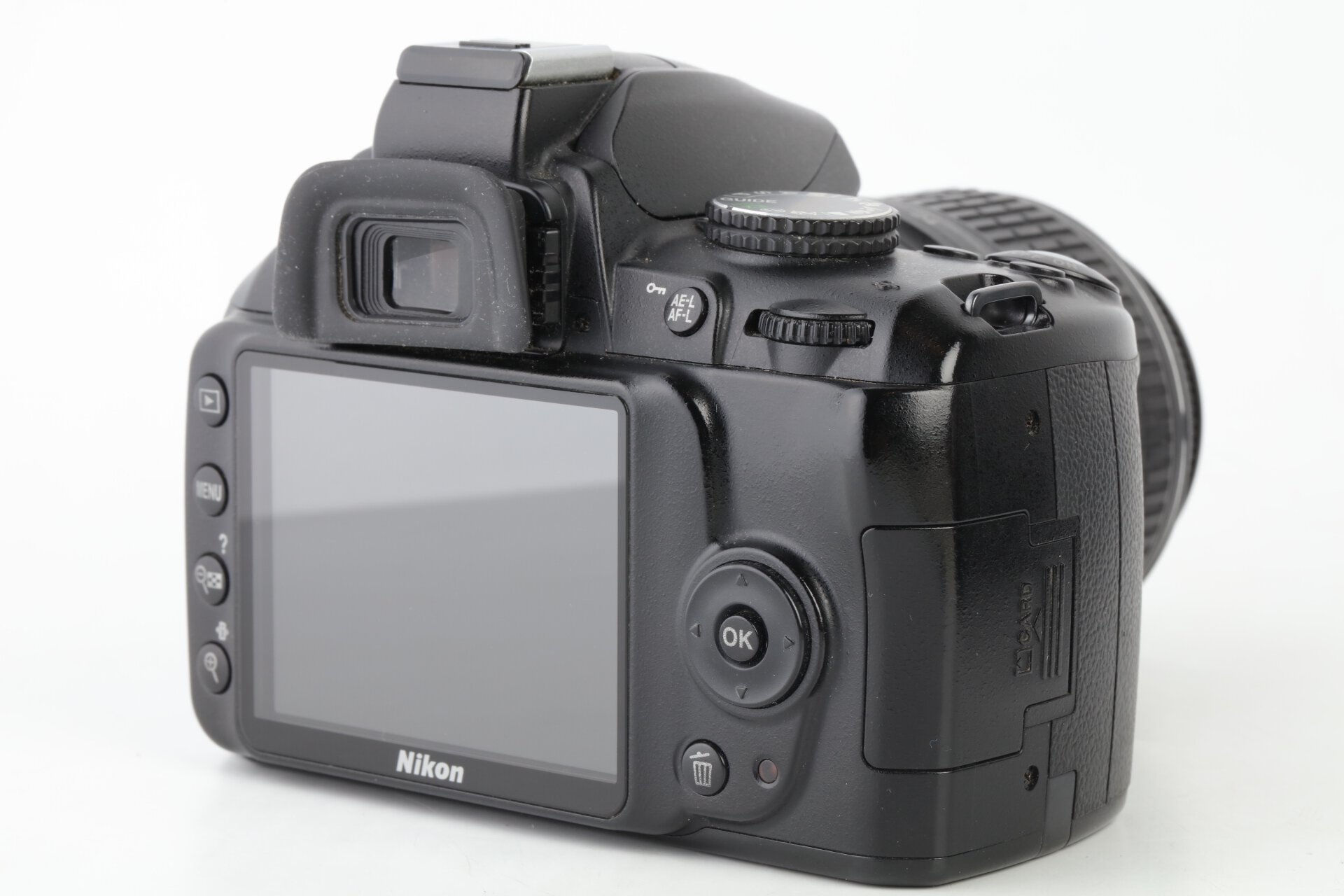 Nikon D3000 + Nikkor AF-S 18-55mm 3,5-5,6 G DX VR 16500 Verschlußauslösungen
