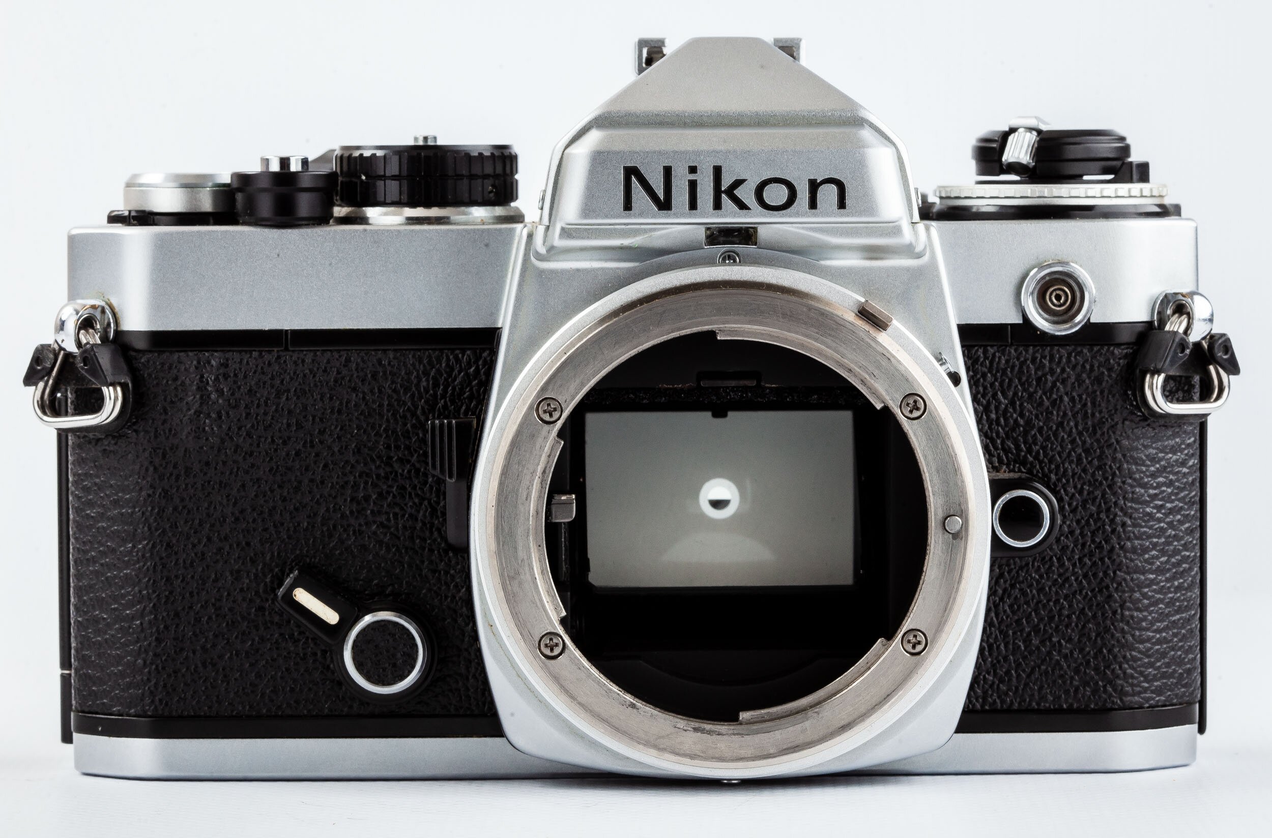 Nikon FE Gehäuse Nikon Zoom 75-150mm