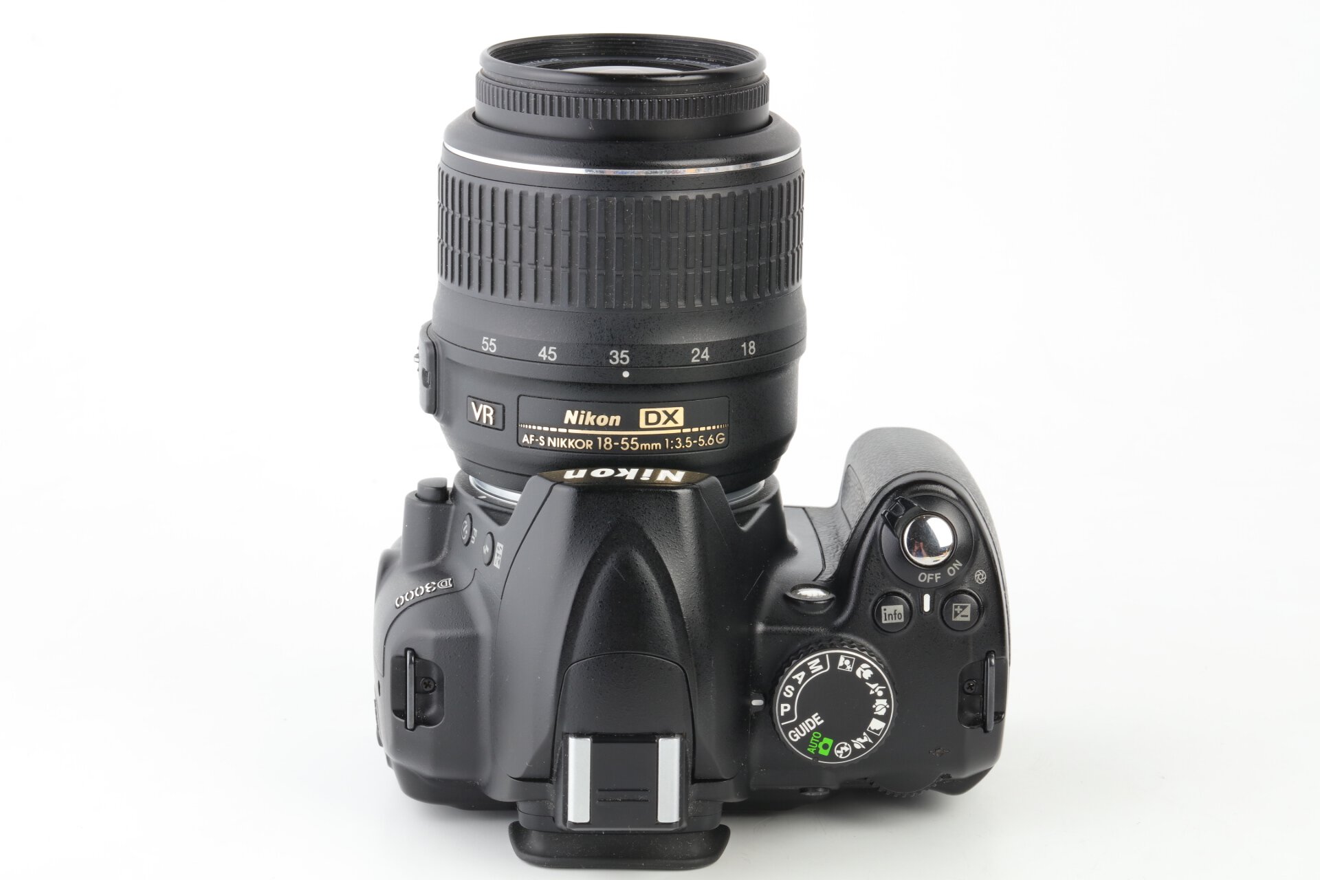 Nikon D3000 + Nikkor AF-S 18-55mm 3,5-5,6 G DX VR 16500 Verschlußauslösungen