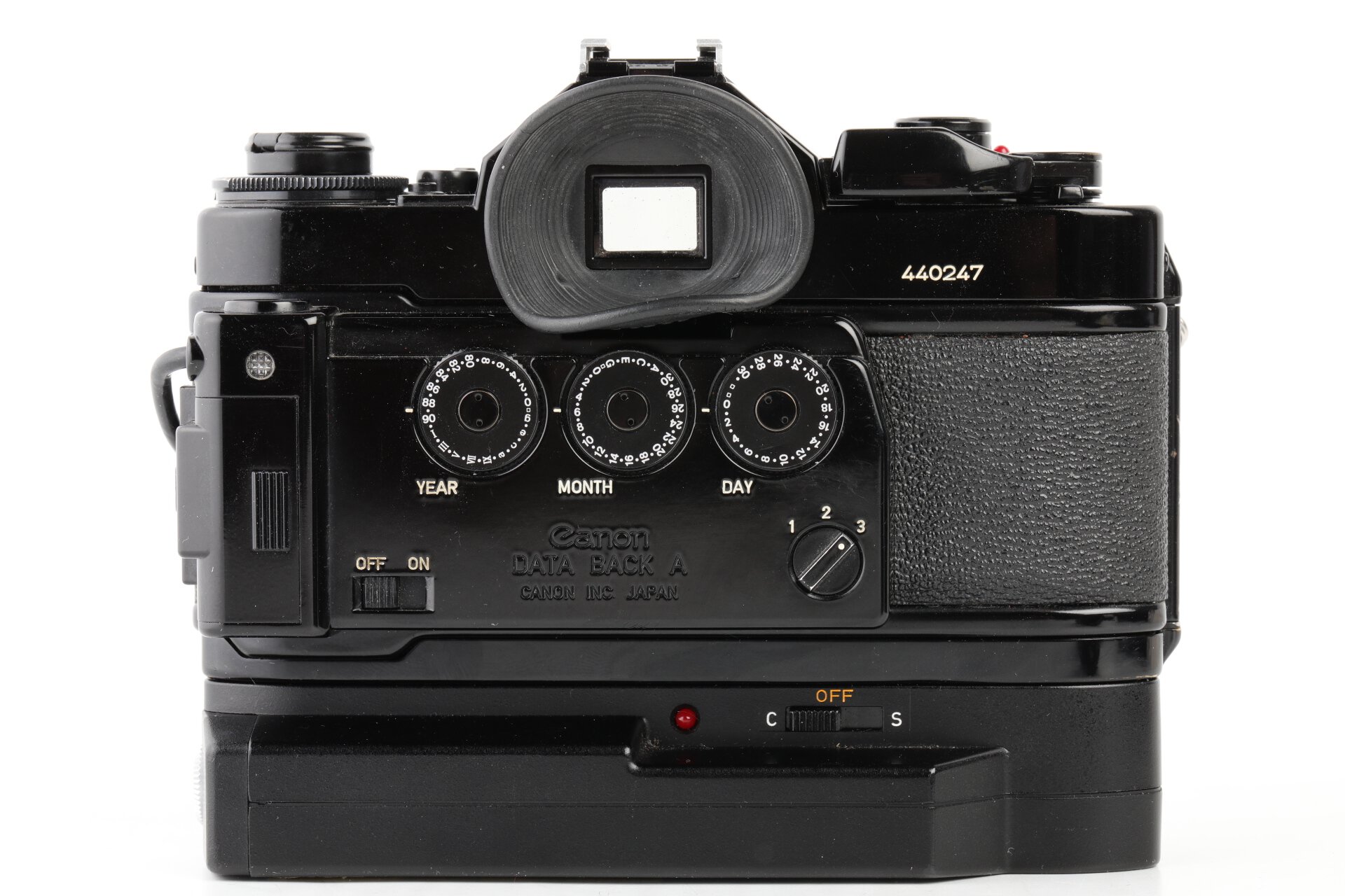 Canon A-1 +Power Winder A2 + FD 28mm f2,8 + FD 35-70 f4  + FD 70-150mm f4,5 + Data Back A