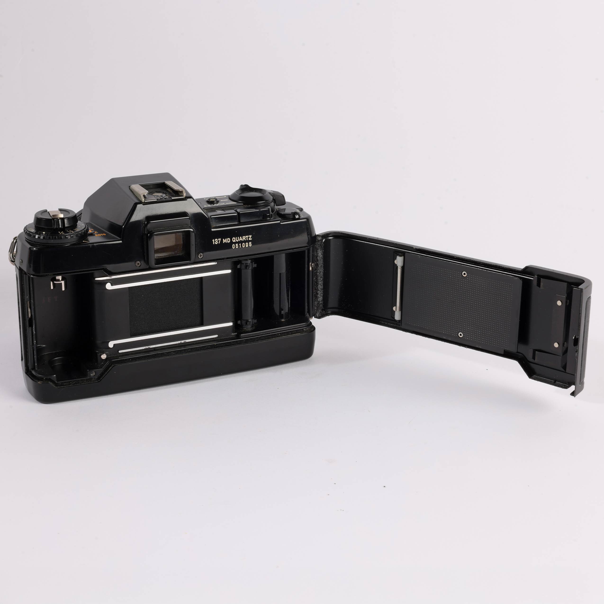Contax 137 MD Quartz +Carl Zeiss Planar 1,7/50mm