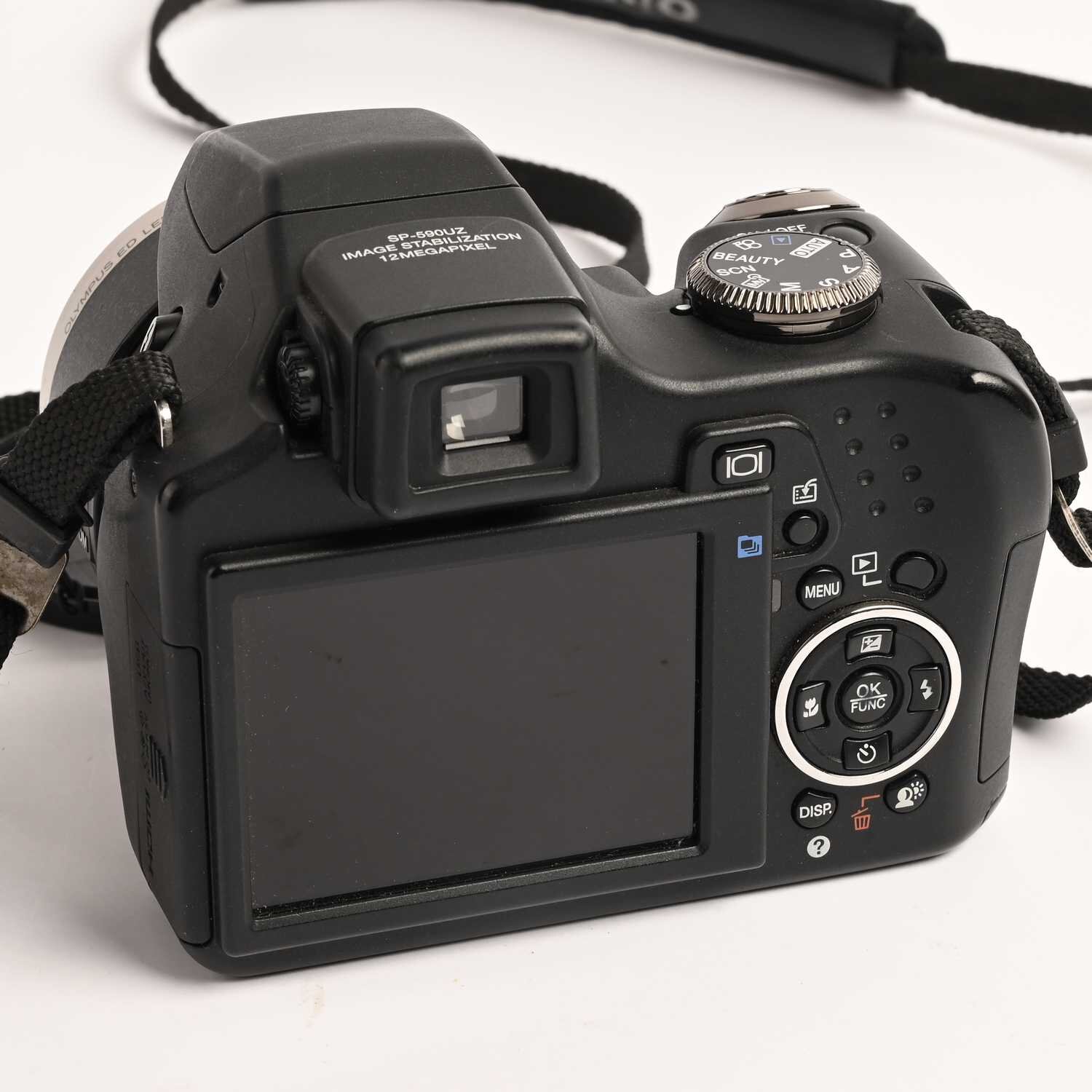 Olympus SP-590UZ Digitalkamera 12 Megapixel, 26-Fach Opt. Zoom