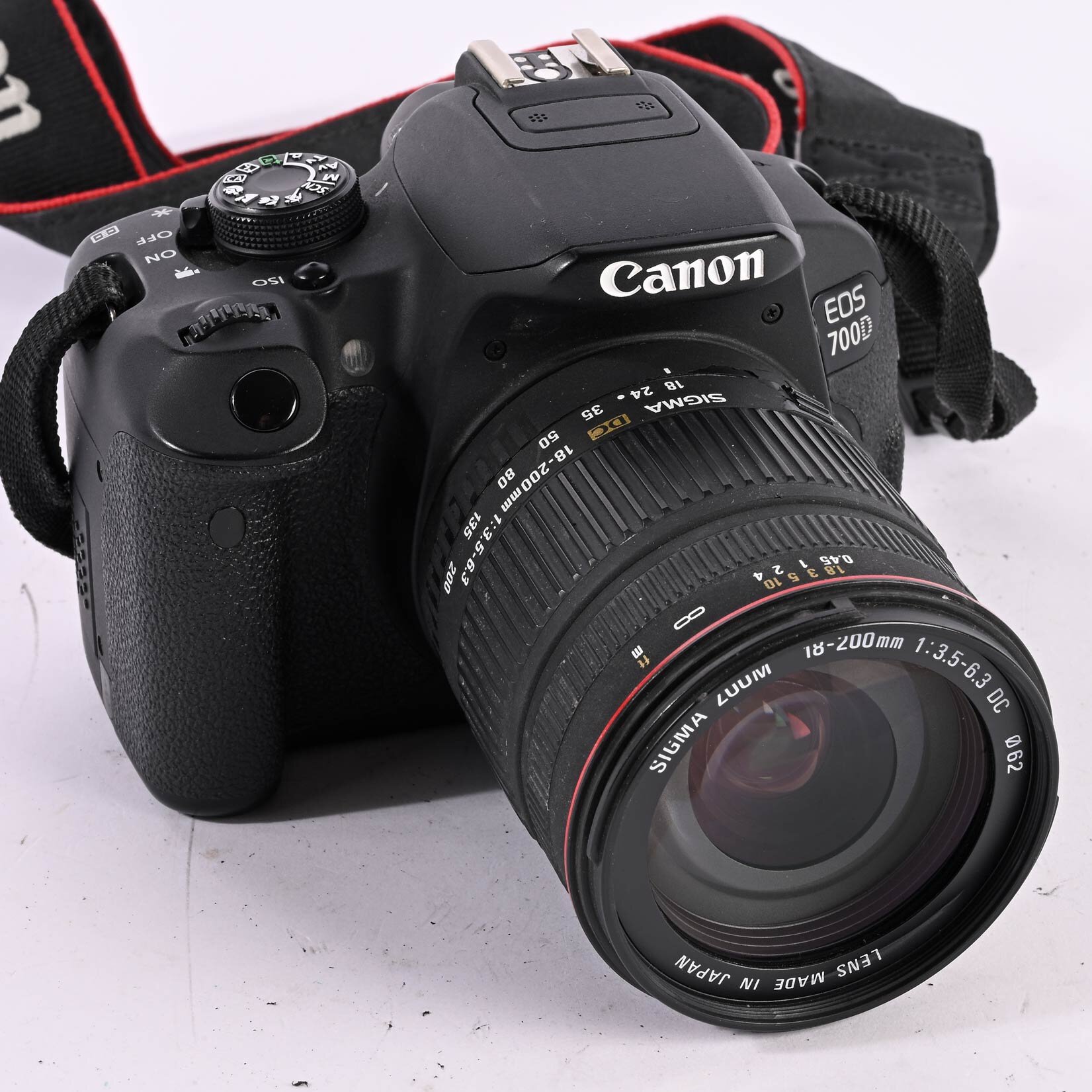 Canon EOS 700D 18,0 MP DSLR Digitalkamera