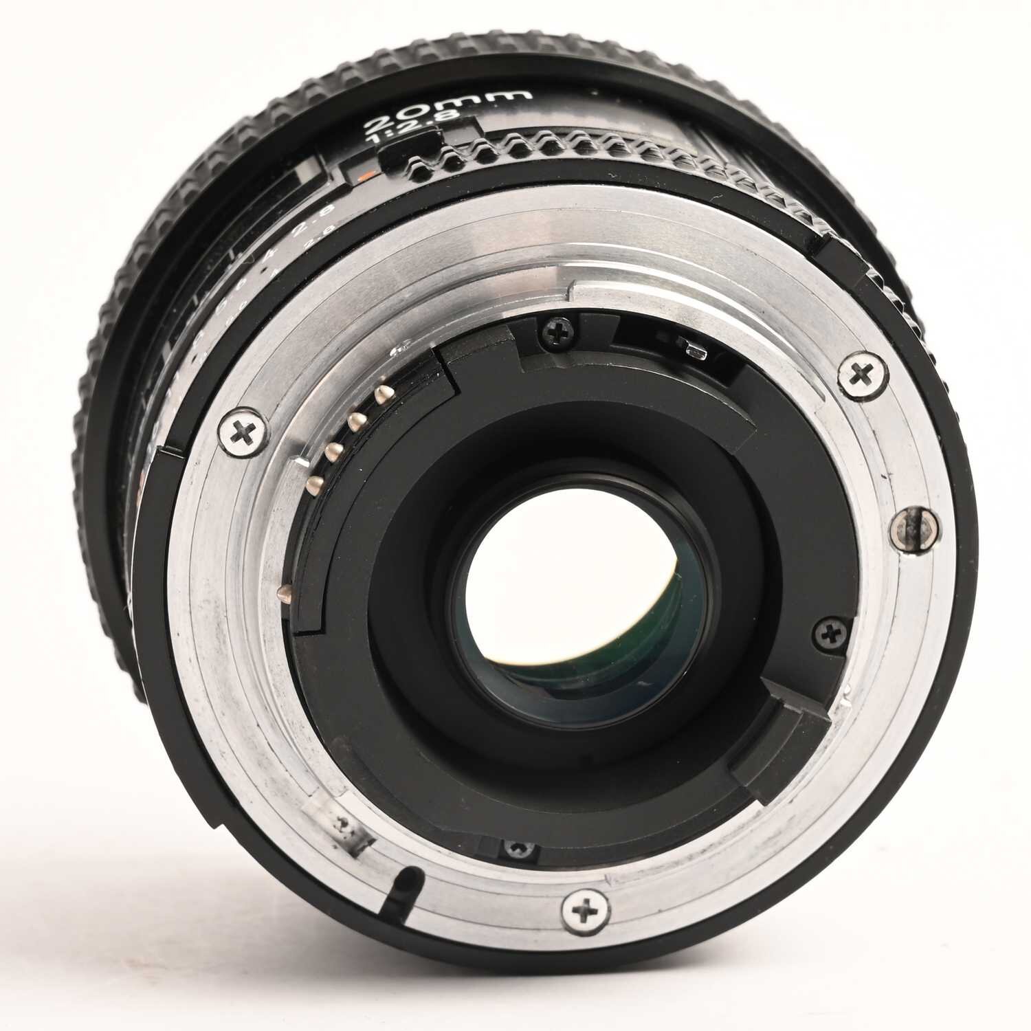 Nikon AF NIKKOR 20mm f/2.8 Weitwinkelobjektiv