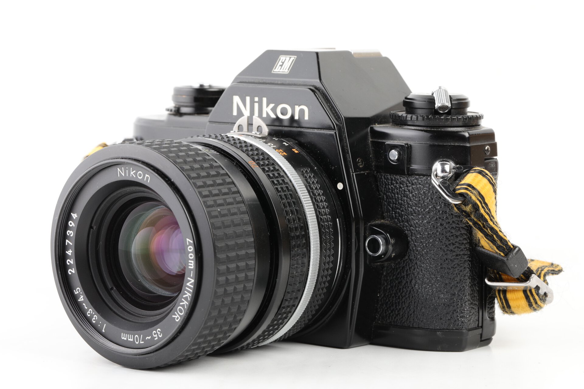 Nikon EM mit AIS Nikkor 35-70mm 3,3-4,5