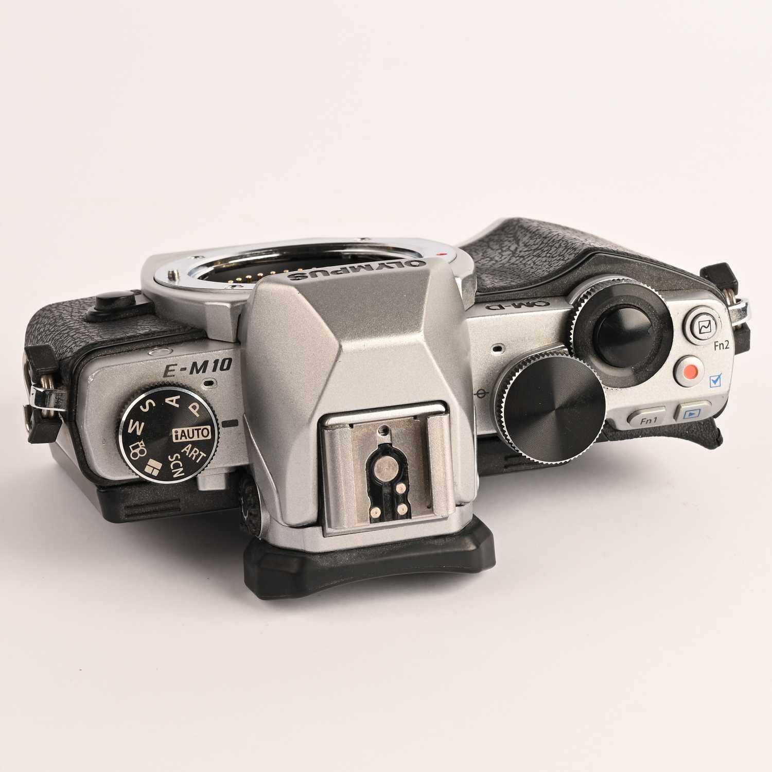 Olympus OM-D E-M10 silber