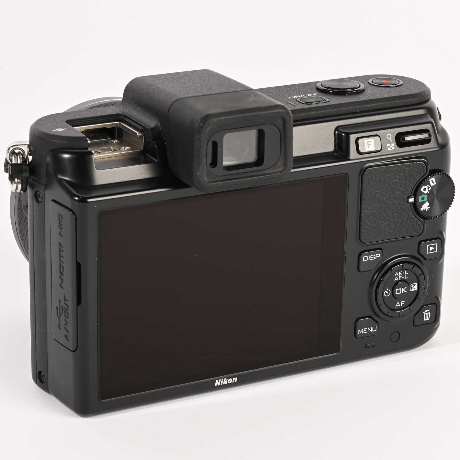 Nikon 1 V1 Nikkor 10-30mm 1:3.5-5.6 4200 Auslösungen SB-N5