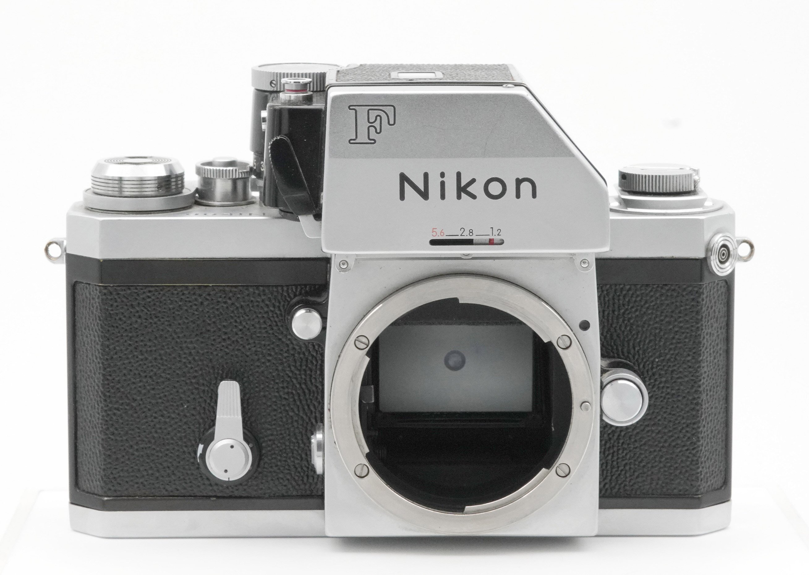 Nikon F chrom mit NikonZoom-Nikkor 35-105mm 3,5-4,5