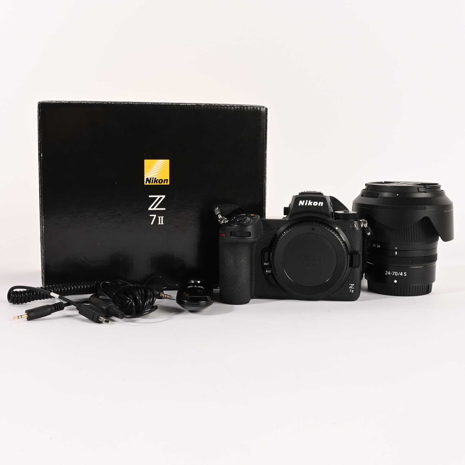 Nikon Z 7II Kit 24-70mm f4.0 Spiegellose Systemkamera 45,7MP bis 5000 Auslösungen