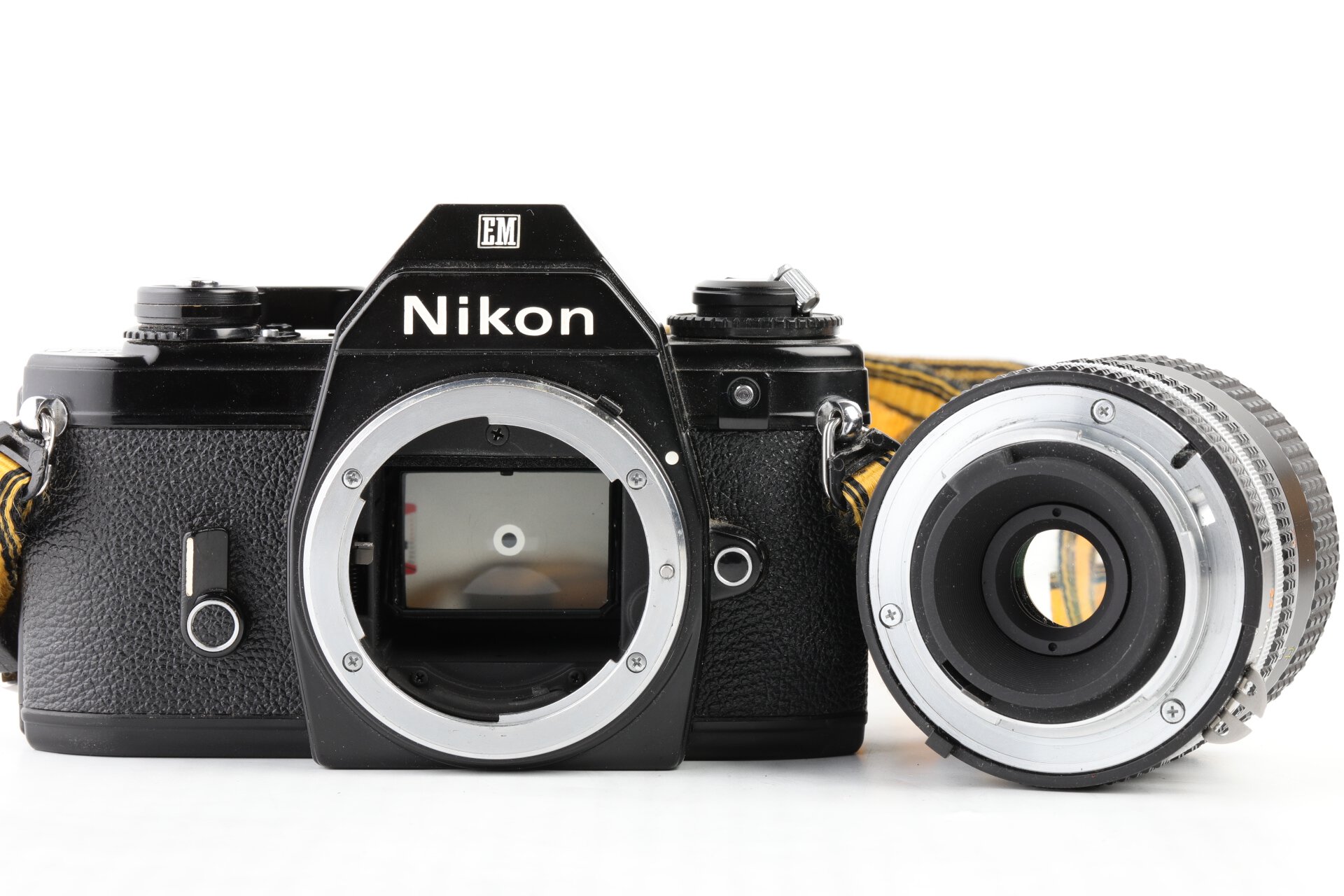 Nikon EM mit AIS Nikkor 35-70mm 3,3-4,5