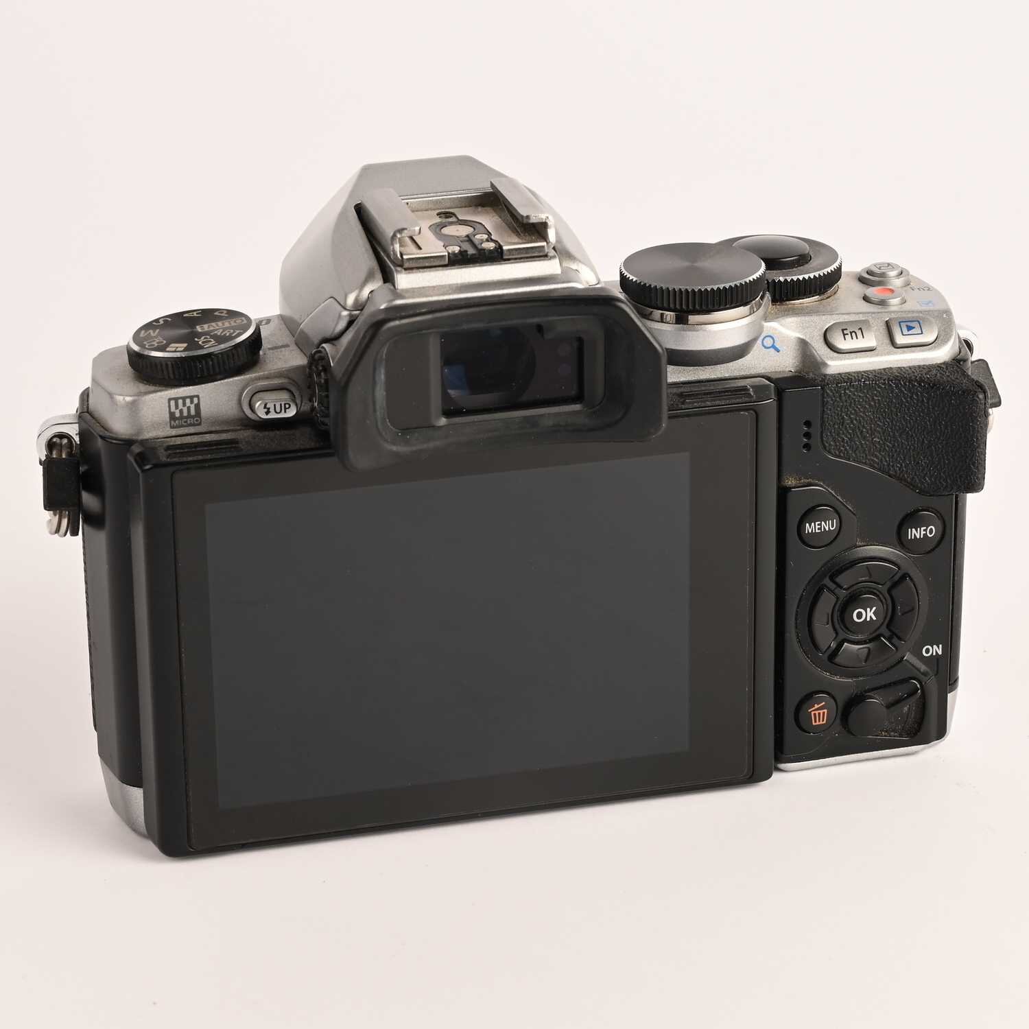 Olympus OM-D E-M10 silber