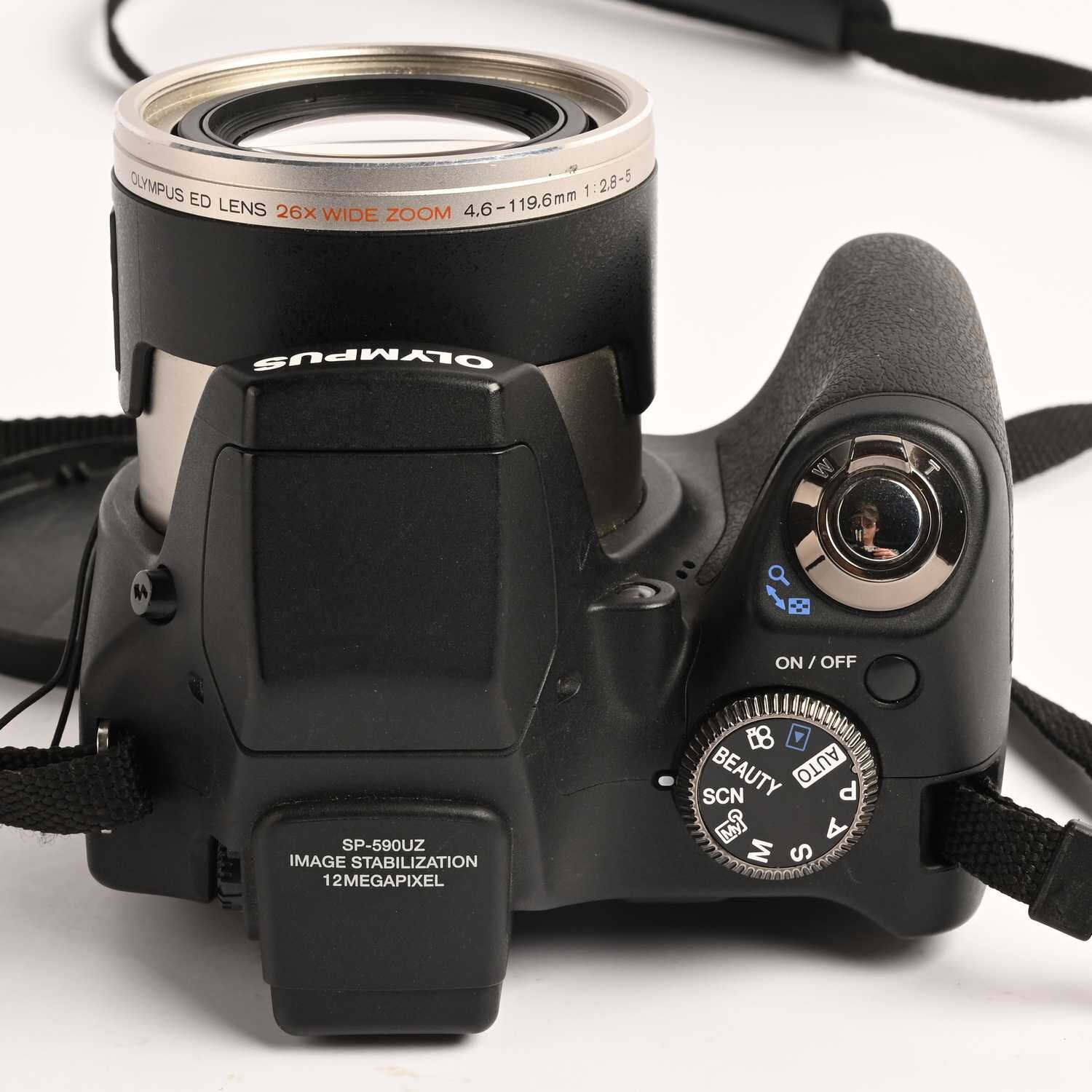 Olympus SP-590UZ Digitalkamera 12 Megapixel, 26-Fach Opt. Zoom
