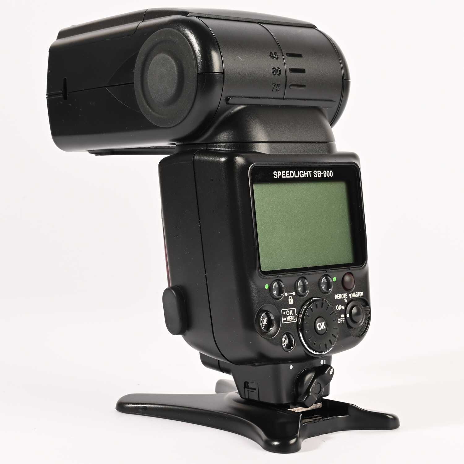 Nikon Speedlight SB-900 Blitzgerät